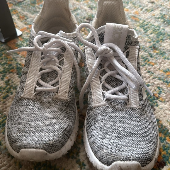 Used white and grey adidas - Picture 7 of 7